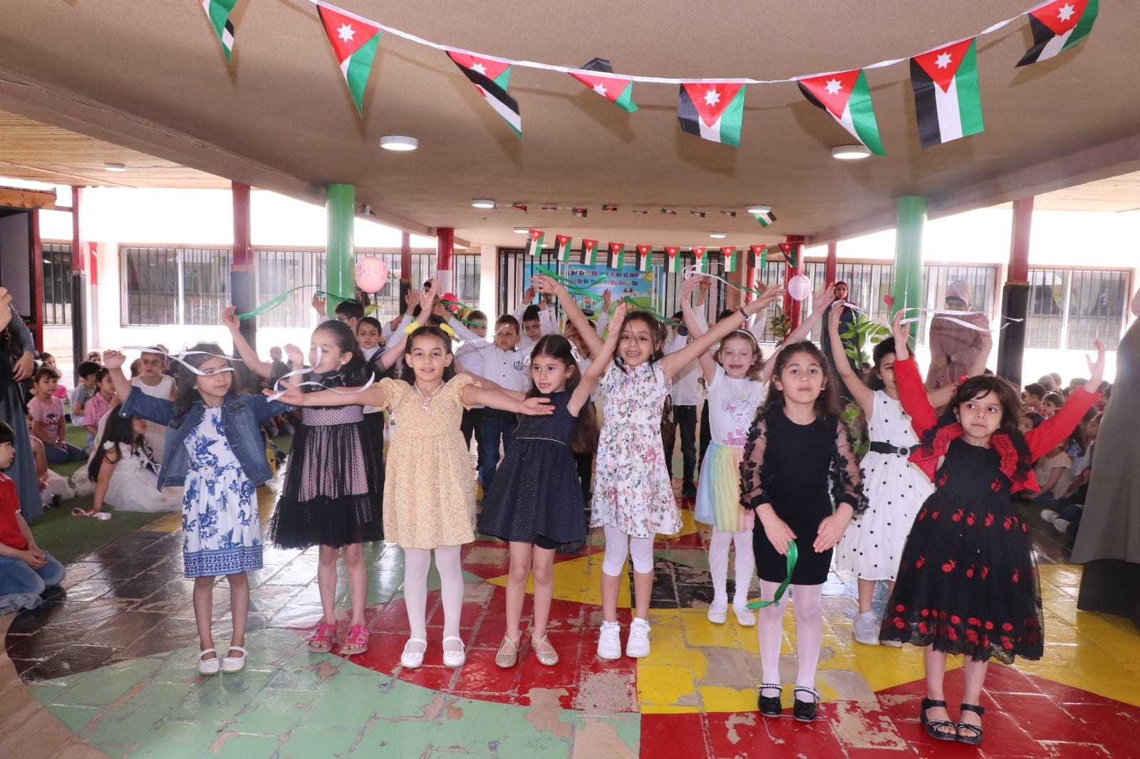 الروضة تحتفل بيوم الطفولة